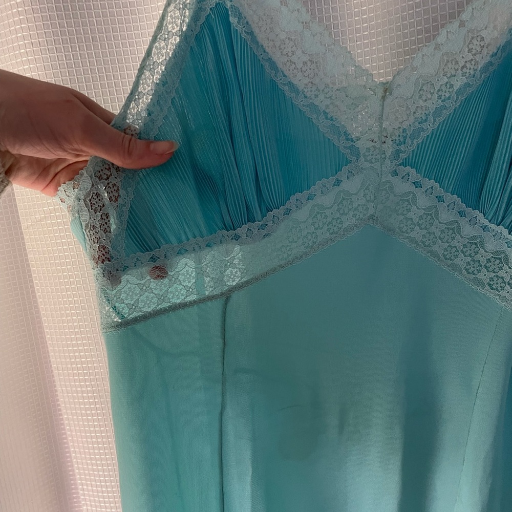 Vintage Lace Peekaboo Slip